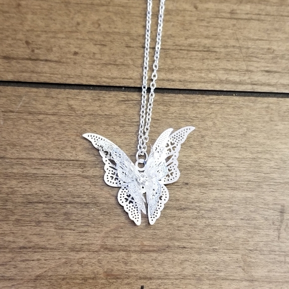 BUTTERFLY PENDANT NECKLACE Silver Chain Necklace - Picture 6 of 9